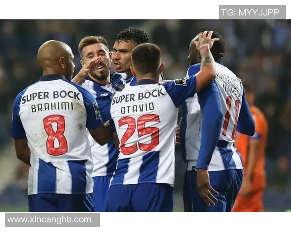 德甲激战:多特蒙德与波尔图战平补时进球点燃全场激情与转会传闻